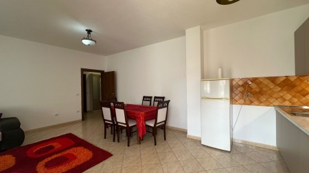 Ne Rr. Myslym Shyri, Jepet Me Qira Apartament 1+1 Totalisht I Mobiluar!