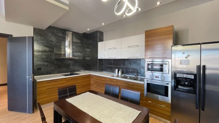 Ne Astir, Shitet Apartament 2+1 Me Hapesira Te Bollshme!!