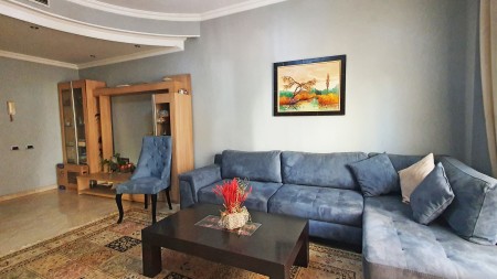 Ne Myslym Shyr, Shitet Vile 4-Kateshe Totalisht E Mobiluar Dhe Me Lokacionin Perfekt!!!