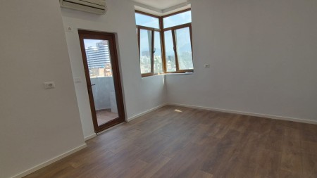 Tek Ish Stacioni i Fundit i Tiranes se Re, Shitet Super Apartament 1+1, Ideal Per Banim Dhe Investim !!!