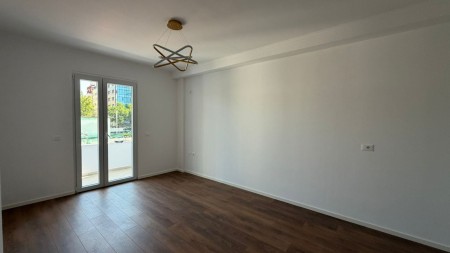 Ne Laprake, Shitet Super Apartament 1+1, Me Orientim Perfekt !!!