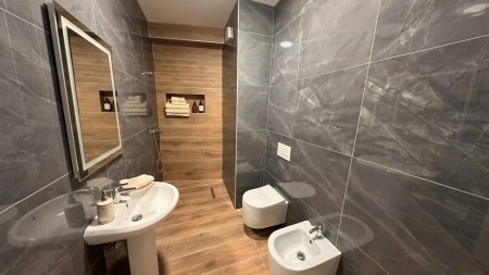 Ne Astir, Tek Kompleksi Jolla, Shitet Apartament 2+1, Totalisht I Investuar !!