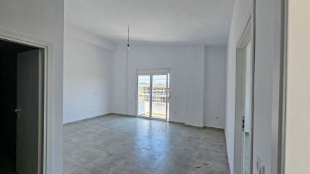Ne Qerret, Shitet Apartament 2+1, Me Orientim Perfekt !!!