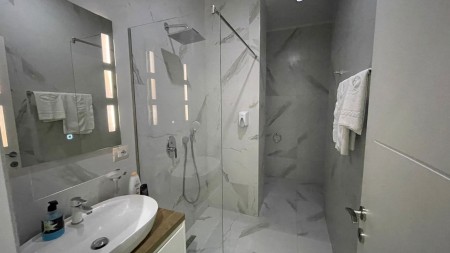 Ne Kinostudio, Shiten 2 Garsoniere dhe 6 Apartamente 1+1, Ideale Per Investim!!!
