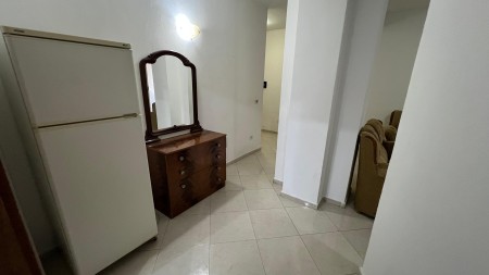 Ne Porcelan, Shitet Apartament 1+1 Me Orientim Perfekt!!