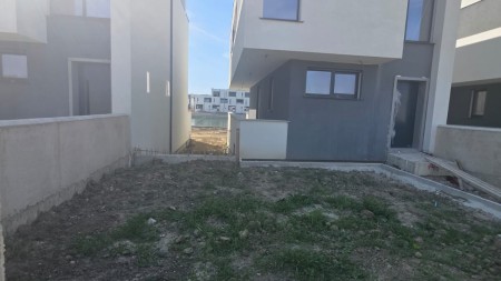 OKAZION!! Tek Kompleksi Turquoise Marina Ne Gjirin E Lalzit, Shitet Vile Individuale Buze Marines!!!