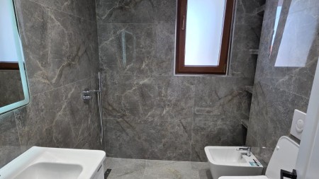 Tek Ish Stacioni i Fundit i Tiranes se Re, Shitet Super Apartament 2+1, Ideal Per Banim Dhe Investim !!!