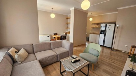 Tek Liqeni I Tiranes, Jepet Me Qira Super Apartament 2+1, Totalisht I Mobiluar !!