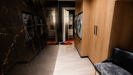 Tek Stadiumi Dinamo, Prane Rruges Kryesore, Shitet Apartament 1+1 Ideal Per Banim Ose Investim !!!