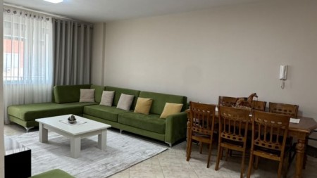 Tek Kryqezimi I 21 Dhjetorit, Mbrapa Bar Oslo, Jepet Me Qira Apartament 2+1, Me Lokacion Ideal!!!