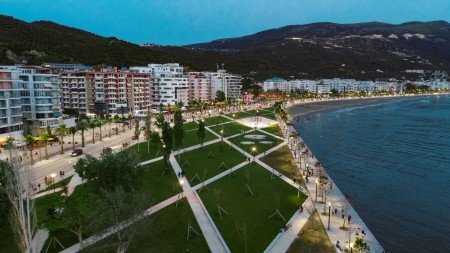 Ne Lungomare Vlore, Shitet Njesi Biznesi, Ideal Per Investim!!!