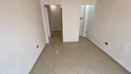 Buze Rruges Se Durresit, Shitet Apartament 2+1, Ideal Per Ambient Biznesi!!