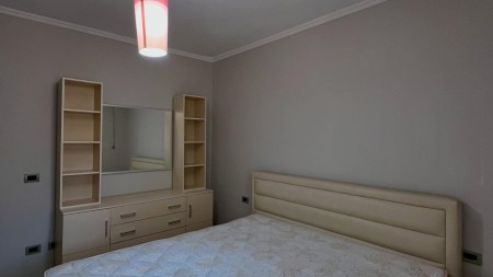 Tek Ish Tregu Elektrik, Jepet Me Qira Apartament 1+1, Totalisht I Mobiluar !!!