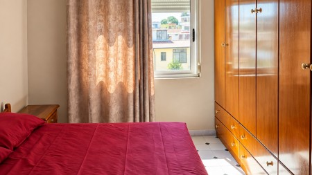 Prane Ambasades Amerikane, Shitet Apartament 2+1, Mundesi Ideale Investimi !!