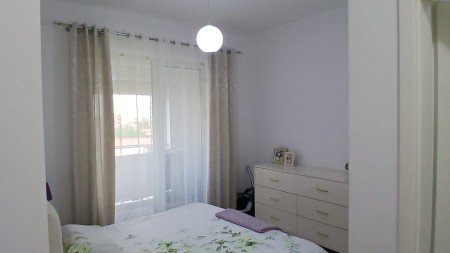 Tek Rr. Siri Kodra, Ne Kompleks Te Ri, Jepet Me Qira Apartament 2+1 I Mobiluar !!!