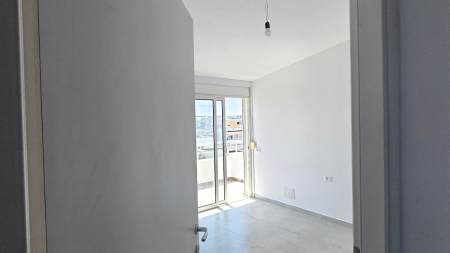 Ne Qerret, Shitet Apartament 2+1, Me Orientim Perfekt !!!