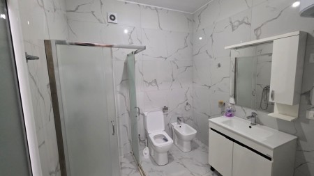 Tek Kthesa E Kamzes, Jepet Me Qira Apartament 2+1, i Investuar Totalisht !!!