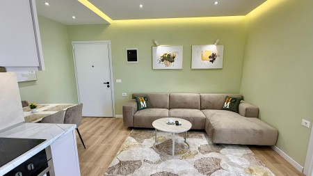 Tek Myslym Shyri, Shitet Apartament 2+1, I Investuar Totalisht Dhe Me Pamje Spektakolare!!!