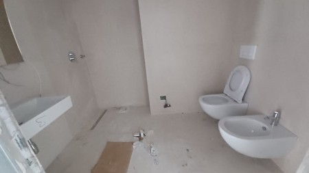 Tek Vertikal Forest, Perballe Stadiumit Air Albania, Jepet Me Qira Ambient Ideal Per Zyra Apo Klinika !!!