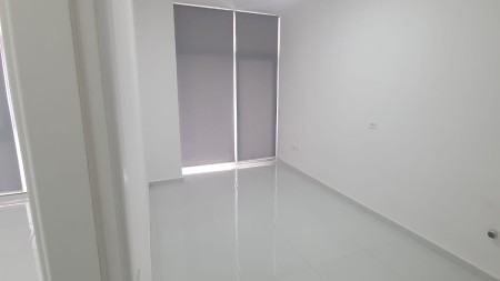 Tek Komuna e Parisit, Jepet Me Qira, Ambient Biznesi Me Lokacion Perfekt!!!
