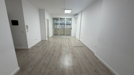 Te Stadiumi Dinamo, Jepet Ambient Per Zyra Me Qira!!!