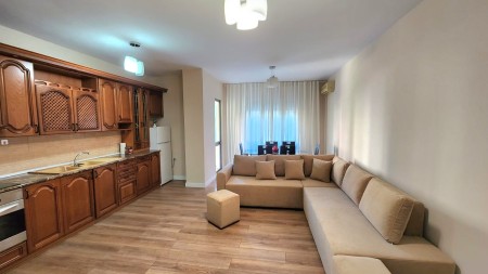 Prane Komunes Parisit, Jepet Me Qira Apartament 2+1+2, Totalisht I Mobiluar !!