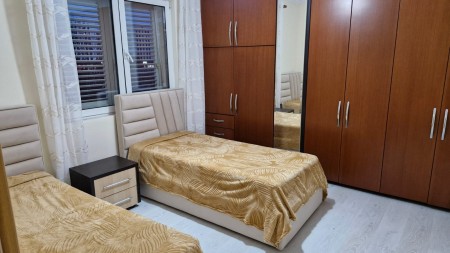 Ne Porcelan Shitet Apartament 3+1+2 Me Hapsira Te Bollshme!!