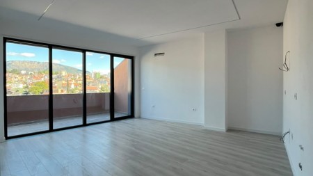 Prane Tregut Elektrik, Shitet Apartament 2+1 Me Post Parkimi !!!