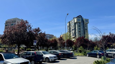 Tek Stadiumi Dinamo, Jepet Ambient Me Qira, Ideal Per Zyra !!!