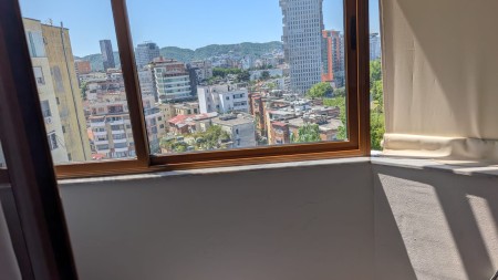 Tek Shkolla Baletit, Jepet Me Qira Apartament 1+1, Gati Per Banim!!!