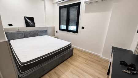 Tek Kodra E Priftit, Jepet Me Qira, Super Apartament 1+1 I Sapo Investuar Dhe I Pa Banuar Me Pare!!!