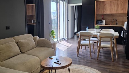 Shitet Penthouse Tek Tregu Elektrik 2+1 Me Pamje Spektakolare!!!