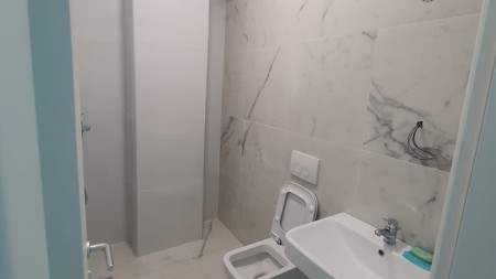 Tek Komuna e Parisit, Jepet Me Qira, Ambient Biznesi Me Lokacion Perfekt!!!