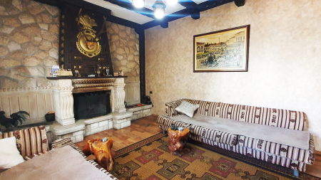 Ne Myslym Shyr, Shitet Vile 4-Kateshe Totalisht E Mobiluar Dhe Me Lokacionin Perfekt!!!