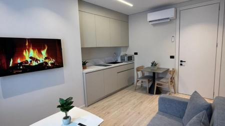 Tek "Gjimnazi Partizani", Shiten 3 Apartamente, Mundesi Ideale Investimi !!