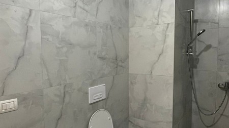 Tek Kompleksi Mangalem, Jepet Me Qira Apartament 1+1 Ne Ndertim Te Ri!!