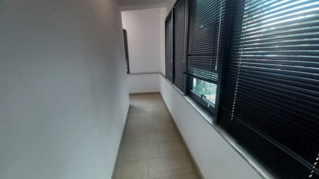 Ne Brryl, Jepet Me Qira Ambient, Per Tipologji Te Ndryshme Zyrash Ose Klinikash Mjekesore!!!