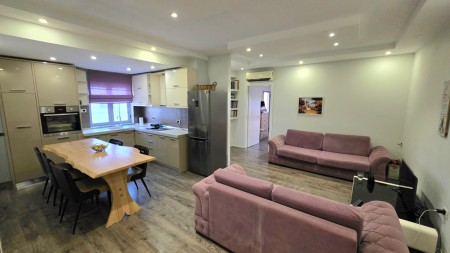 Ne Selite, Prane Universitetit Barleti, Shitet Super Apartament 2+1, Ideal Per Banim Dhe Investim !!!