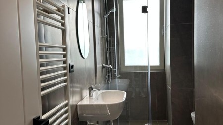 Tek Ambasador 3, Jepet Me Qira Super Apartament 2+1+2 I Mobiluar Me Post Parkimi !!!