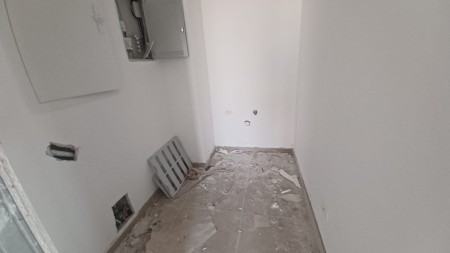 Tek Vertikal Forest, Perballe Stadiumit Air Albania, Jepet Me Qira Ambient Ideal Per Zyra Apo Klinika !!!