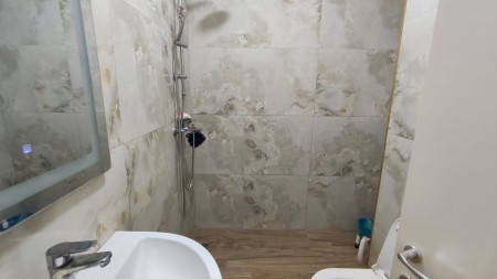 Tek Rezidenca Emi 6, Shitet Super Apartament 2+1+2 Me Hapesira Te Bollshme!!