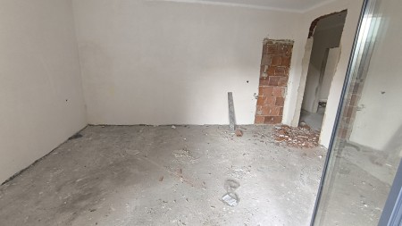 Tek Rruga E Elbasanit, Shitet Super Apartament 3+1+2 Me Hapesira Te Bollshme !!!