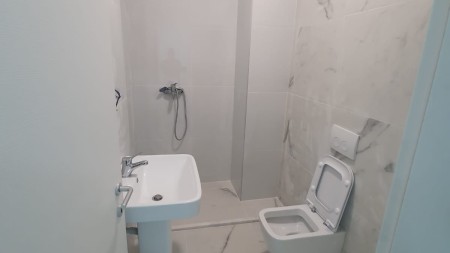 Tek Komuna e Parisit, Jepet Me Qira, Ambient Biznesi Me Lokacion Perfekt!!!