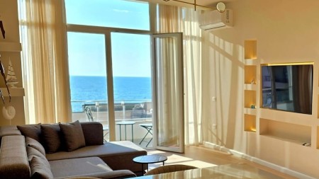 Ne Lungomare, Shitet Super Apartament 2+1, Me Pamje Fantastike Nga Deti !!