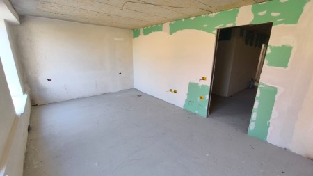 Ne Selite Shitet Duplex 3+1+2 Me Verande Te Madhe!!!