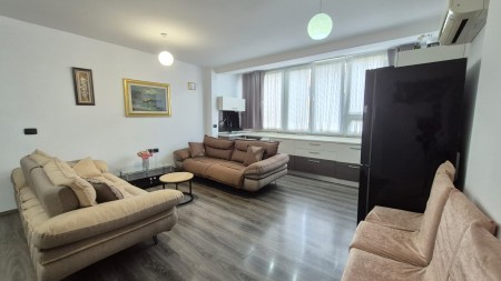 Tek Fusha E Aviacionit, Shitet Apartament 2+1 Me Strukture Te Rregullt !!