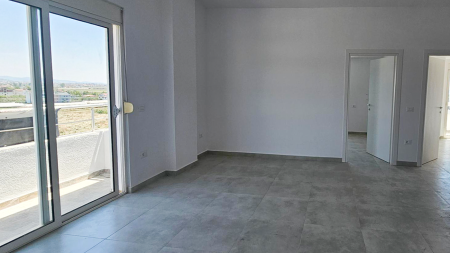 Ne Qerret, Shitet Apartament 2+1, Me Orientim Perfekt !!!