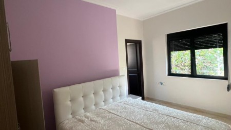 Ne Shkoze, Prane Ish Uzines Se Autotraktoreve, Shitet Apartament 2+1+2, Mundesi Ideale Banimi !!!