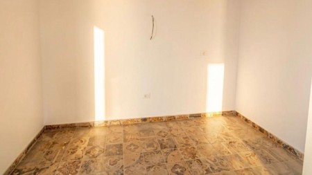 Ne Laprake, Tek Kompleksi Aura, Shitet Apartament 2+1 Me Investim Ekstra!