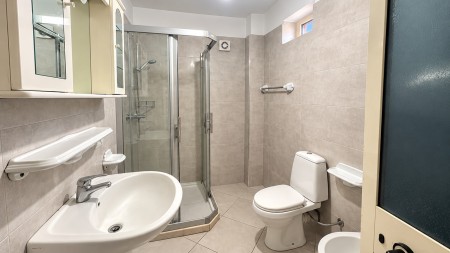 Ne Porcelan, Shitet Apartament 3+1 I Bollshem !!!